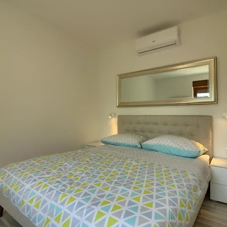 Hébergement de vacances Mit Privatpool Fuer 8 Personen Ca 120 Qm In Sisan, Istrien Suedkueste Von Istrien Pula