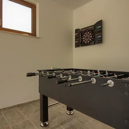 Mit Privatpool Fuer 8 Personen Ca 120 Qm In Sisan, Istrien Suedkueste Von Istrien Hébergement de vacances
